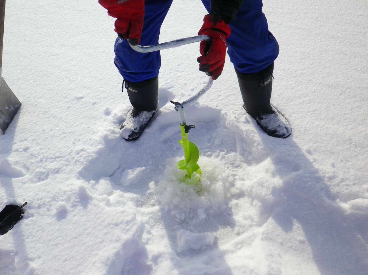 Ice Fishing09